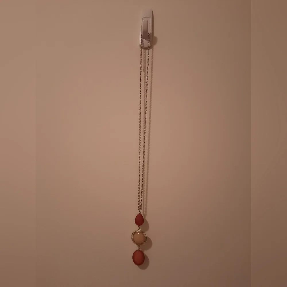 Elegant 3 Stone Pendant Necklace - Picture 3 of 7
